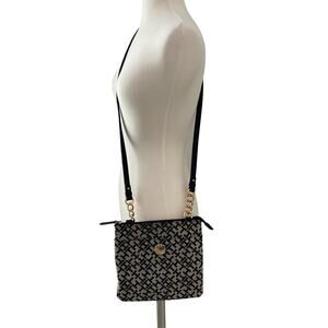 Tommy Hilfiger Y2K Crossbody Purse Shoulder Signature Logo Gold Chain Zip Boho‎